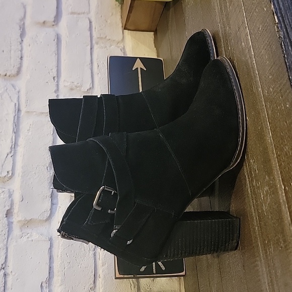 Chinese Laundry Shoes - Womens suede boots